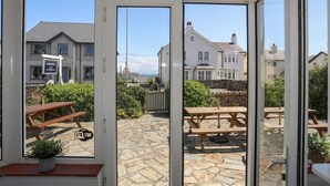 Unclassified image, 3 of 27, button - Angorfa Apartment (Pwllheli)