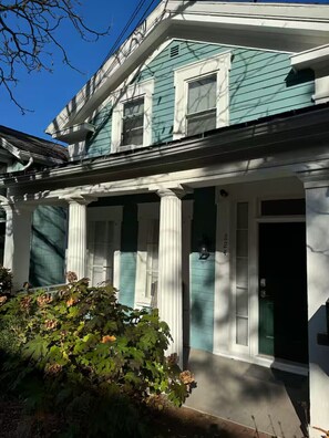 Exterior detail - 2-bedroom house in beautiful Ithaca with AC .3 miles from Commons (Ithaca)