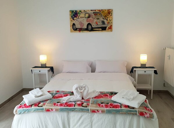 2 bedrooms, iron/ironing board, WiFi, bed sheets