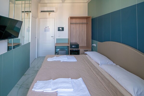 Comfort Room, City View | Soundproofing