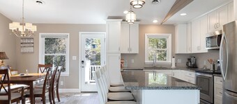 Paws Awhile, Oceanside 3BR 2BA home with Golf Cart!