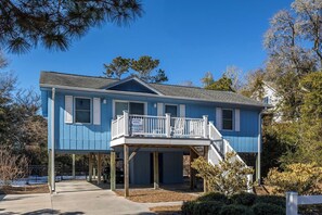 Exterior - Paws Awhile, Oceanside 3BR 2BA home with Golf Cart! (Emerald Isle)