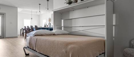 مكتب وواي فاي وملاءات أسرّة