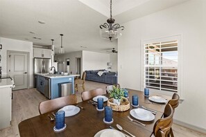 Dining - Elegant New 3BR Home Near Beach, Parks & Pier – Sleeps 10, Outdoor Fun! (Surfside Beach)