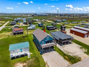 Exterior - Elegant New 3BR Home Near Beach, Parks & Pier – Sleeps 10, Outdoor Fun! (Surfside Beach)