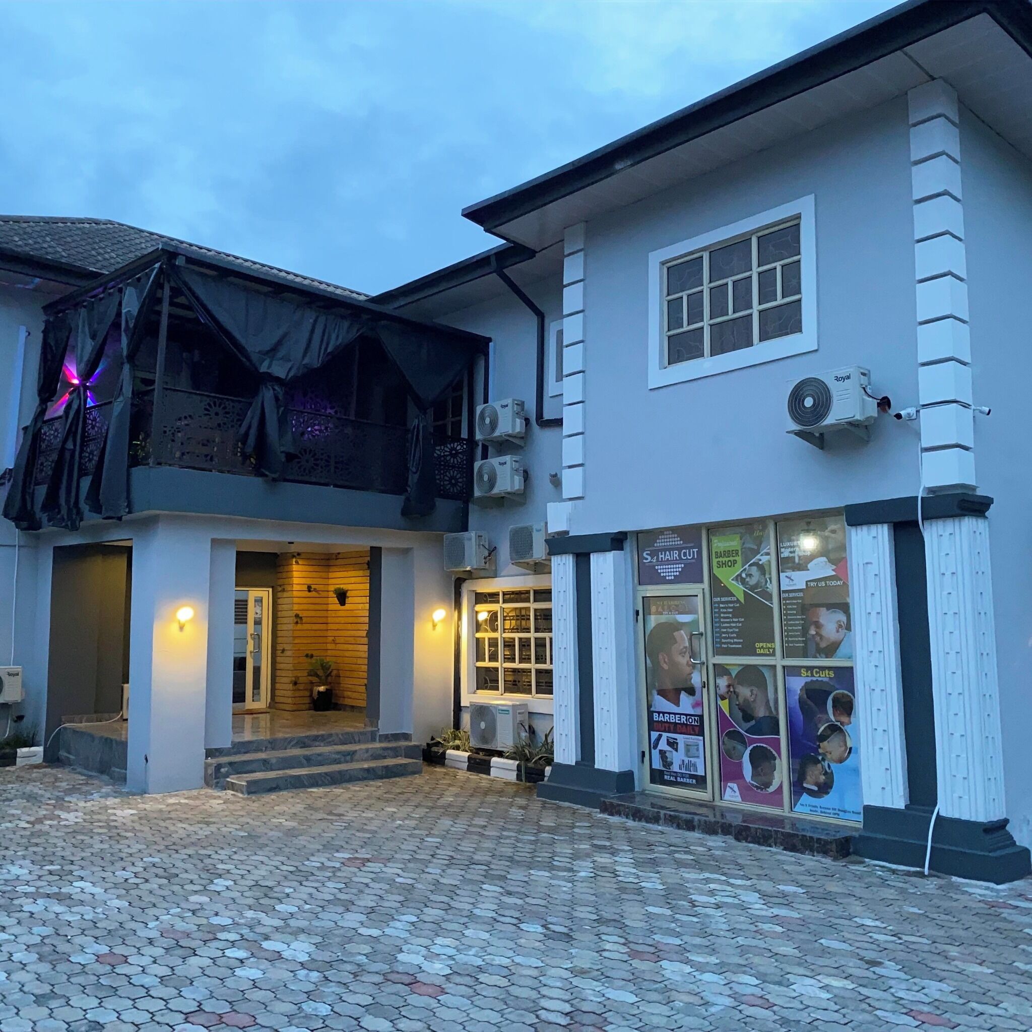 تفاصيل الفندق من الخارج