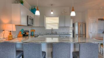 冰箱、微波炉、烤箱、炉灶