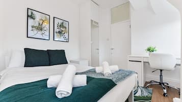 Iron/ironing board, Internet, bed sheets