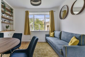 Living area - Stylish Modern 2 Bed in Central (London)