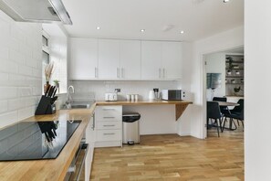 Private kitchen - Stylish Modern 2 Bed in Central (London)