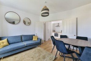 Living area - Stylish Modern 2 Bed in Central (London)