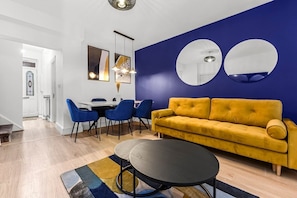 Living area - Beautiful 3 Bed 3 bath in Edgeware Road (Greater London)