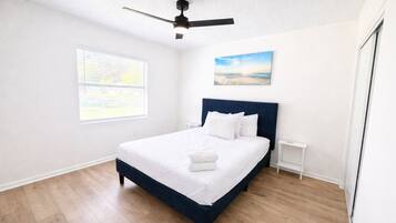 3 makuuhuonetta, silitysrauta/-lauta, ilmainen Wi-Fi, vuodevaatteet