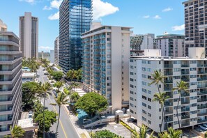A high-rise building with multiple balconies and a swimming pool. - Aqua Aloha Surf Waikiki 1504 | City Views – Pool & BBQ (Honolulu)