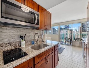 Microwave, coffee/tea maker, cookware/dishes/utensils - Aqua Aloha Surf Waikiki 1504 | City Views – Pool & BBQ (Honolulu)