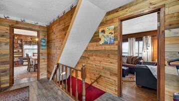 Fernseher, Kamin, Stereoanlage