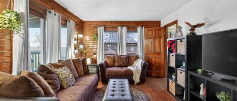TV, fireplace, stereo