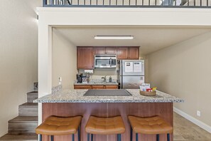 Fridge, microwave, oven, coffee/tea maker - NEW! Clearwater Golden Escape on Lake Hamilton (Hot Springs)