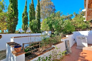 Property grounds - Country House 'La Perla Andaluza' with Mountain View, Wi-Fi, and Air Conditioning (Alcaucin)