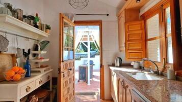 冰箱、微波炉、烤箱、炉灶