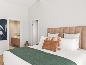 5 chambres, fer et planche à repasser, Wi-Fi, draps fournis