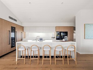 Fridge, microwave, oven, stovetop - Eagle Heights Elevated Oasis with Pool and Sea Views (Eagle Bay)