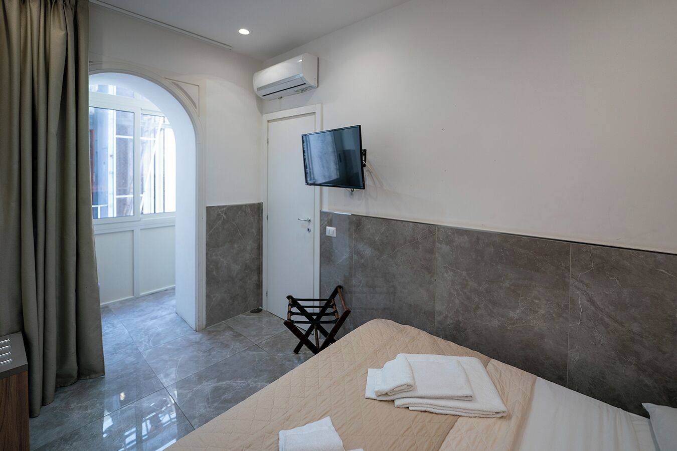 Classic Room, Balcony, City View | Desk, laptop workspace