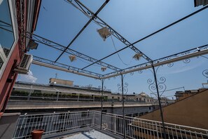 Camera Superior, edificio separato, vico Giardinetto 84