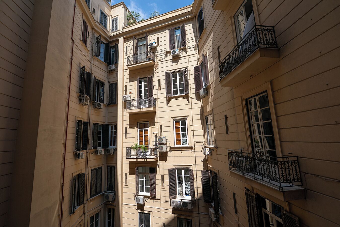Camera Familiare Standard, edificio separato, P.zza Bovio | Desk, laptop workspace