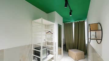 Camera Standard, edificio separato, via A. De Gasperi 55 4P | Schreibtisch, laptopgeeigneter Arbeitsplatz