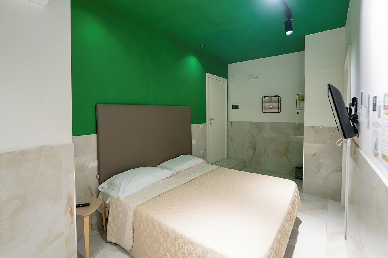 Camera Standard, edificio separato, via A. De Gasperi 55 4P