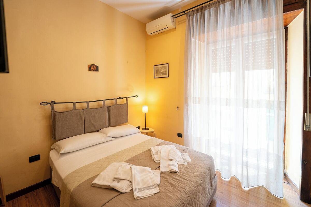 Camera Classic, edificio separato, via Donnalbina 56 | 办公桌、笔记本电脑工作区、隔音