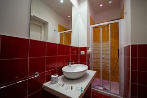 Shower, free toiletries, hair dryer, towels - GREROS TOLEDO H. by Clapa Group dislocated hospitality (Napoli)