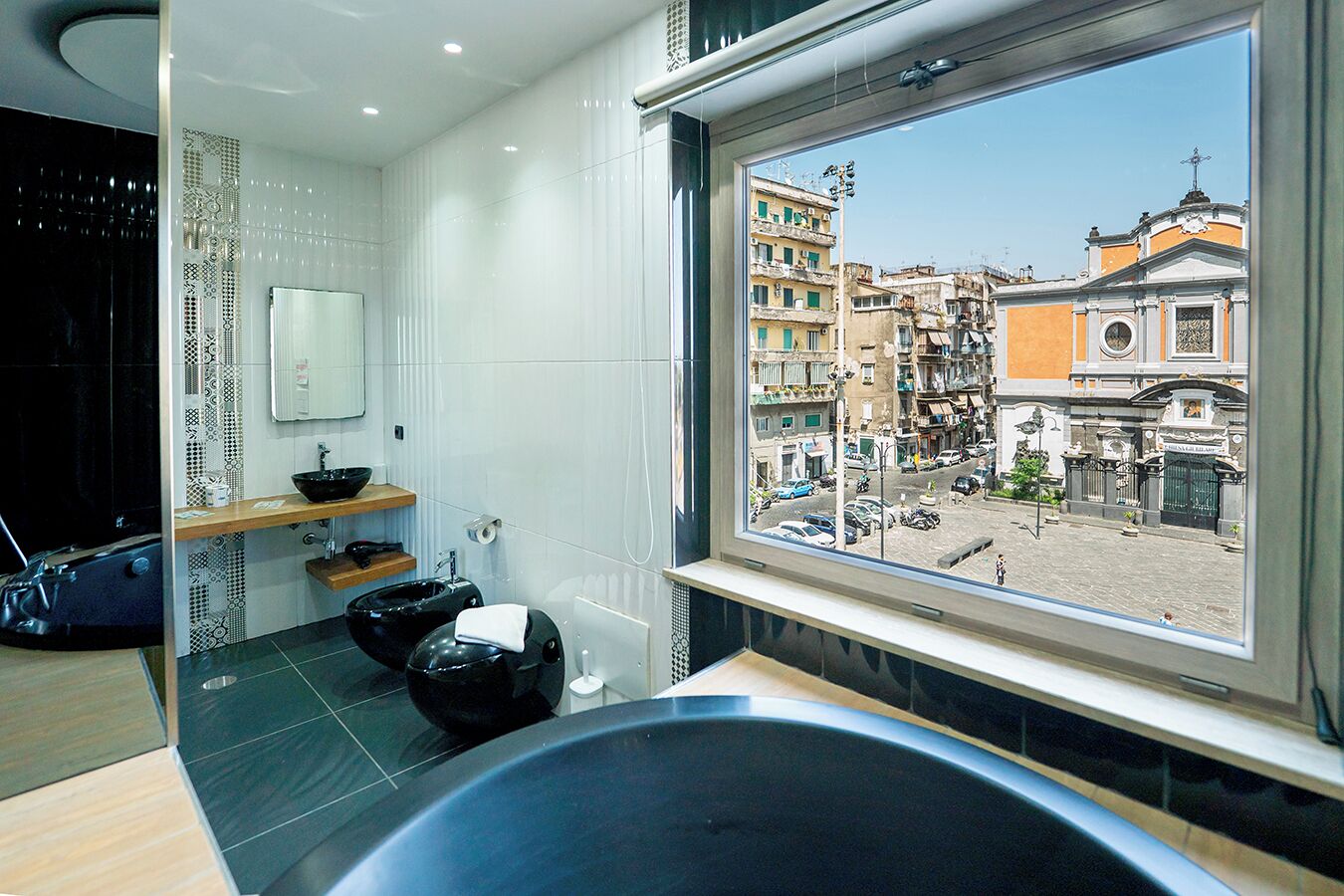 Suite con vasca idromassaggio, edificio separato, p.zza Mercato 45 | Banheiro | Chuveiro, produtos de toalete grátis, secador de cabelo, bidê