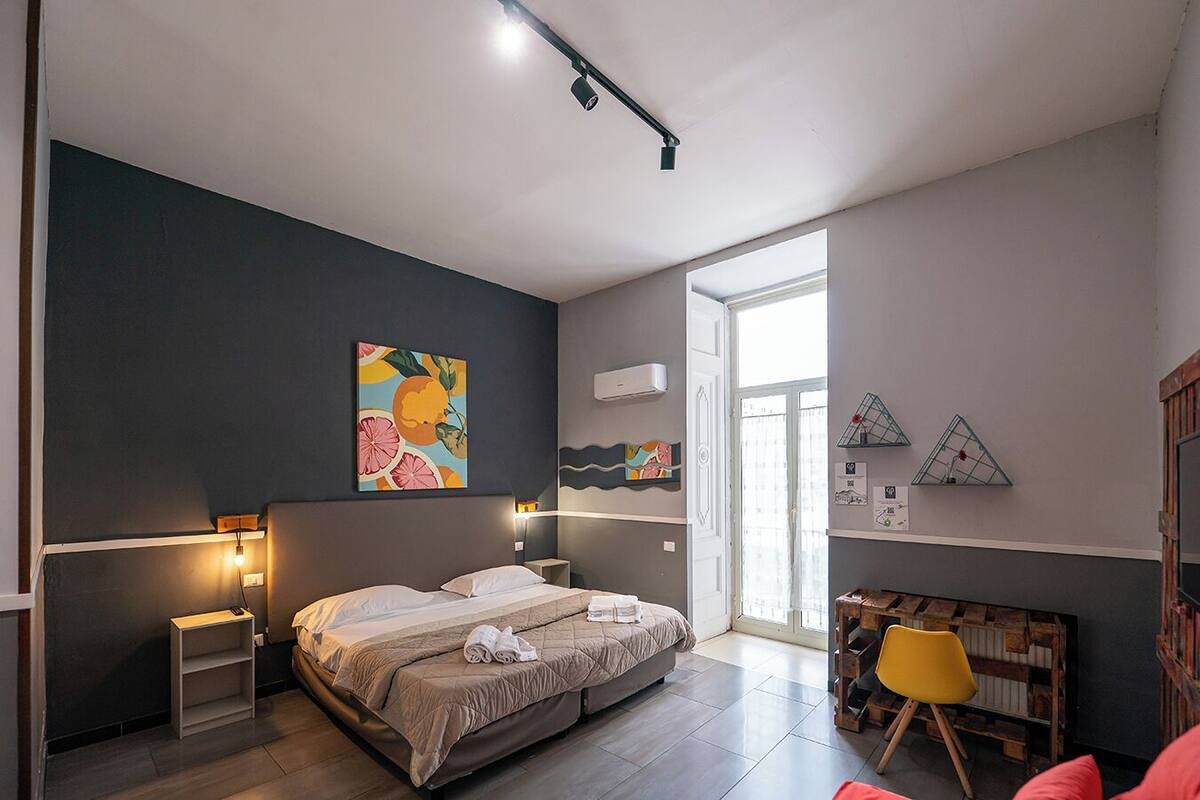 Suite familiare, edificio separato, vico Carceri San Felice 13 | 办公桌、笔记本电脑工作区、隔音