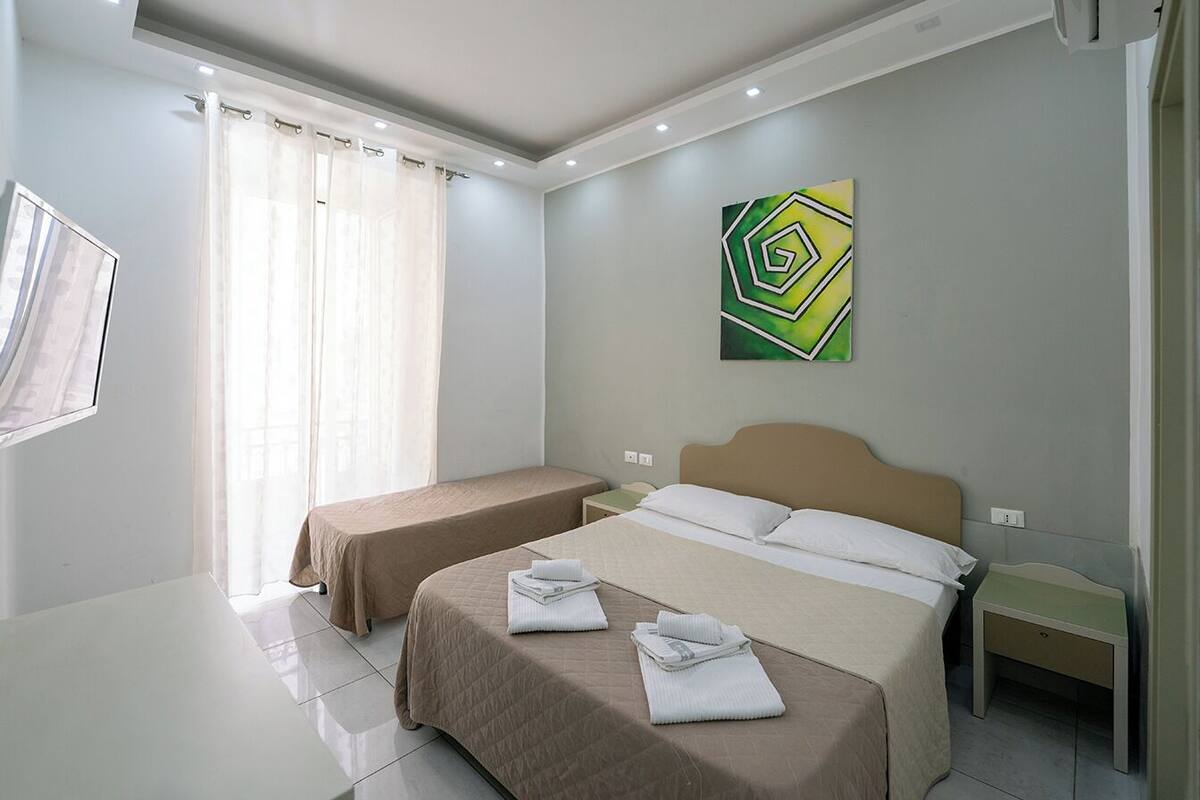 Camera Tripla Deluxe, edificio separato, C.so Umberto 311 | 办公桌、笔记本电脑工作区、隔音