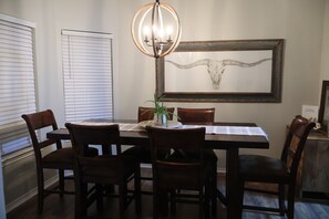 Dining - Cute & Cozy Denton Getaway (Denton)