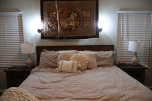 3 bedrooms, iron/ironing board, WiFi, bed sheets - Cute & Cozy Denton Getaway (Denton)