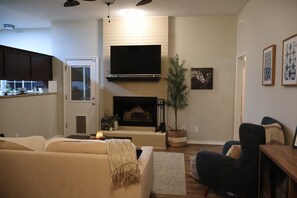 Living area - Cute & Cozy Denton Getaway (Denton)