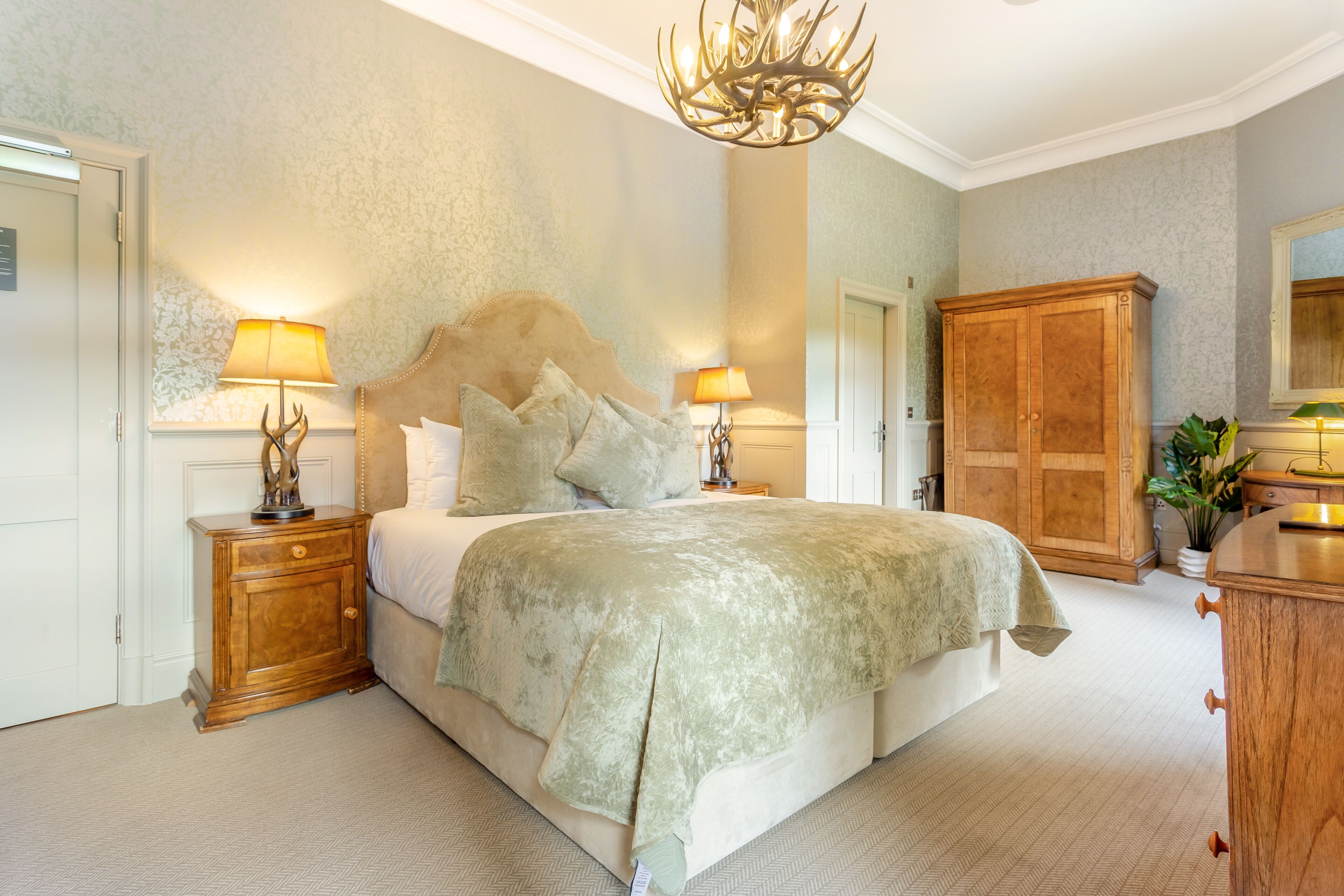 Deluxe Double or Twin Room | Premium bedding, desk, laptop workspace, blackout curtains