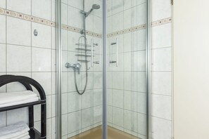 Shower, hair dryer, towels, soap - Flood - derseehund (Esens)