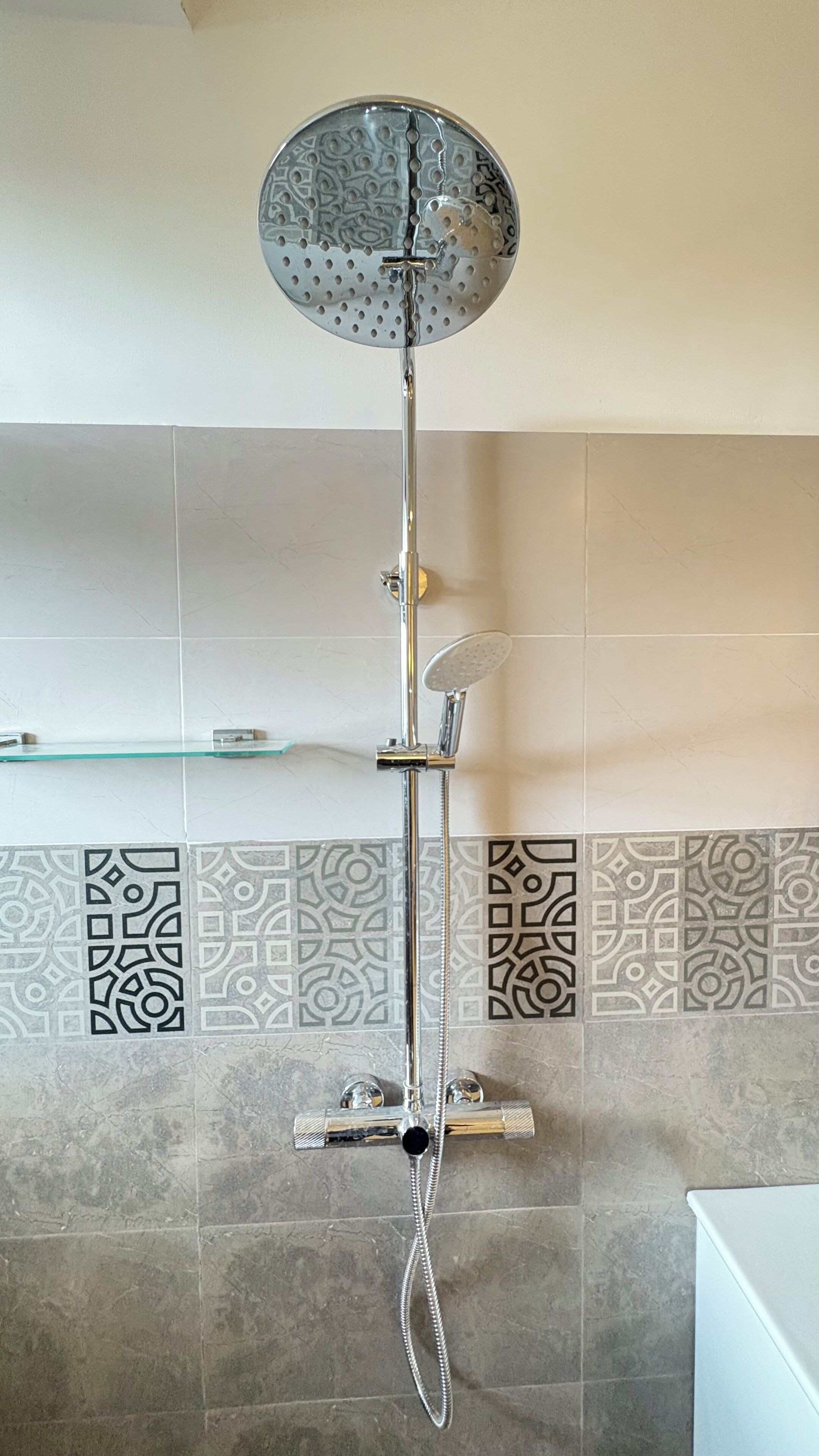 Bidet, serviettes fournies, savon, shampoing