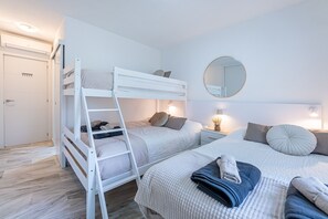 2 chambres, fer et planche à repasser, Wi-Fi gratuit, draps fournis