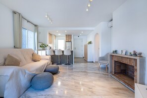 TV - Tomás y Gracia apartment (Mijas Costa)