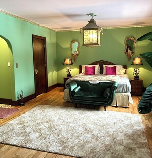 1 bedroom, desk, WiFi, bed sheets - Charming, luxury 1-bedroom in Buffalo perfect for your stay (Buffalo)