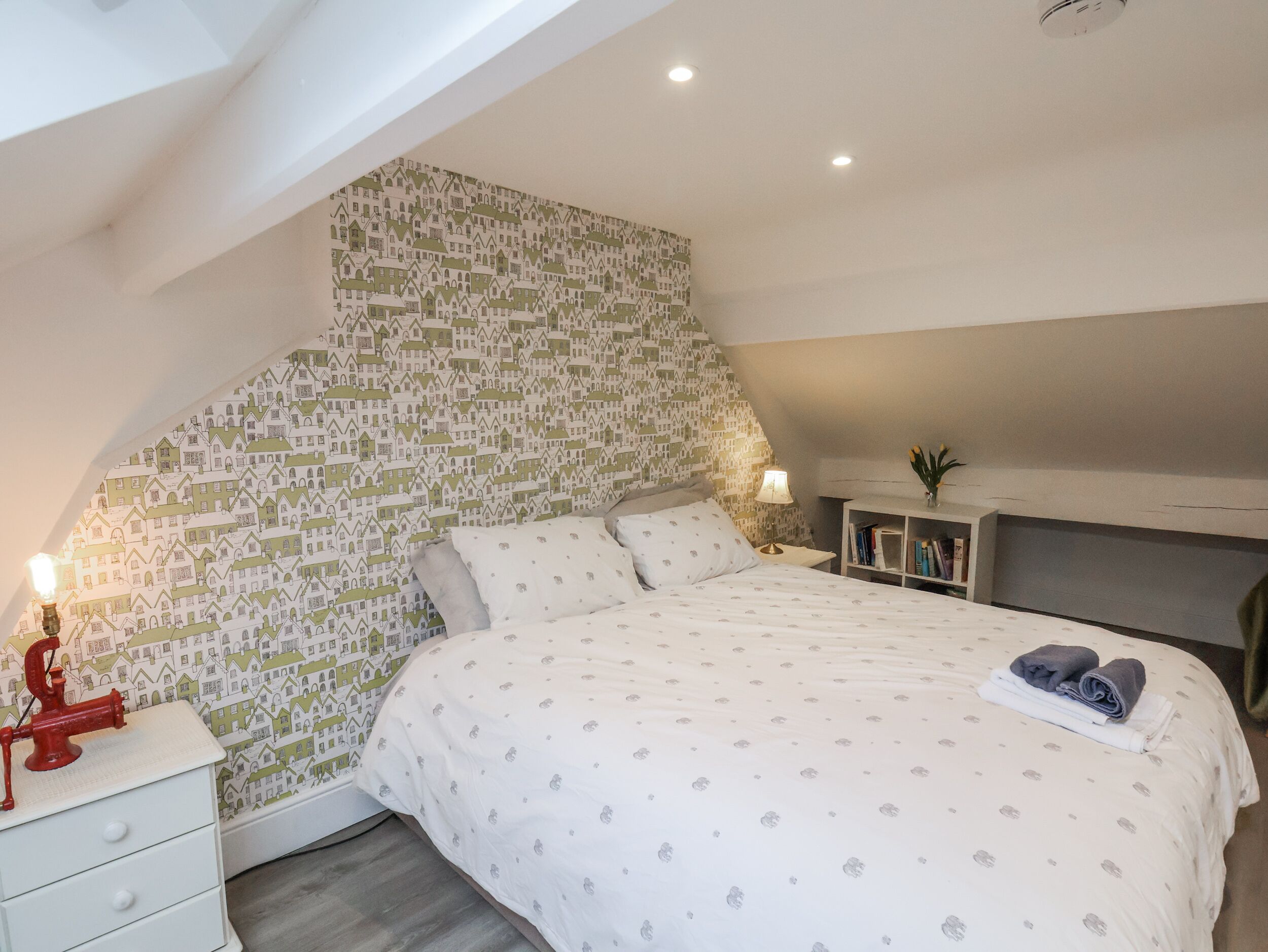 Cottage | 2 bedrooms, individually decorated, individually furnished, free WiFi