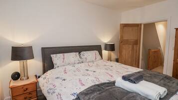 Cottage | 2 bedrooms, individually decorated, individually furnished, free WiFi