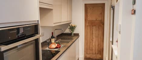 コテージ | 専用キッチン | 食器洗い機、調理器具と食器