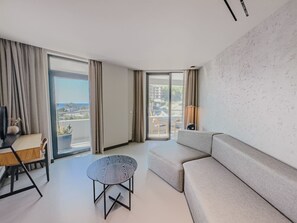 TV, offices - Zins Luxury Room 02 in Durrës (Durrës)