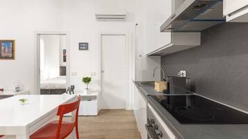 Kühlschrank, Ofen, Herdplatte, Geschirrspüler